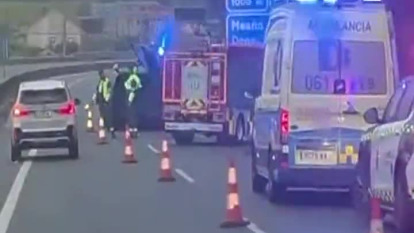 Imágenes del accidente de tráfico ocurrido en Sanxenxo con dos vehículos implicados