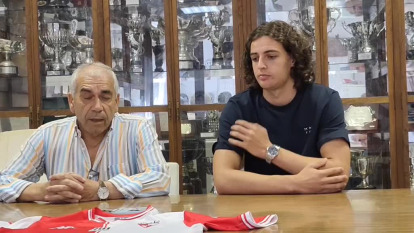 Presentación Hugo García como nuevo jugador del Arosa