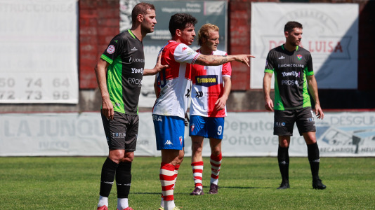 Las imágenes del partido que enfrentó al Arosa contra el Boiro