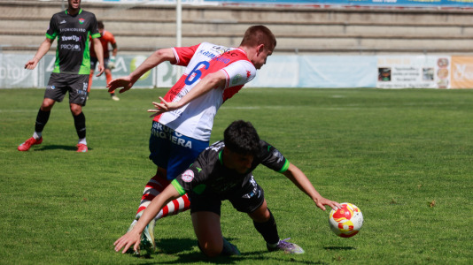 Las imágenes del partido que enfrentó al Arosa contra el Boiro