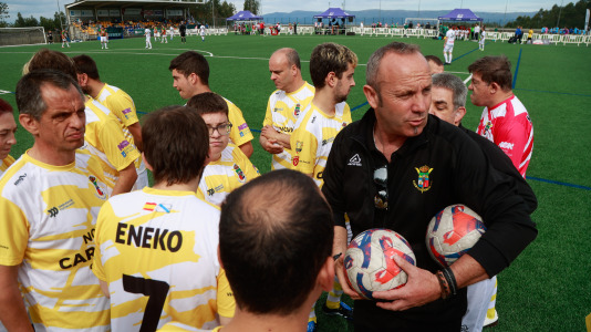 Xornada de fútbol inclusivo no campo de Berdón