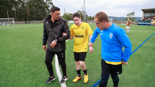 Xornada de fútbol inclusivo no campo de Berdón