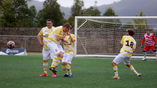 Xornada de fútbol inclusivo no campo de Berdón