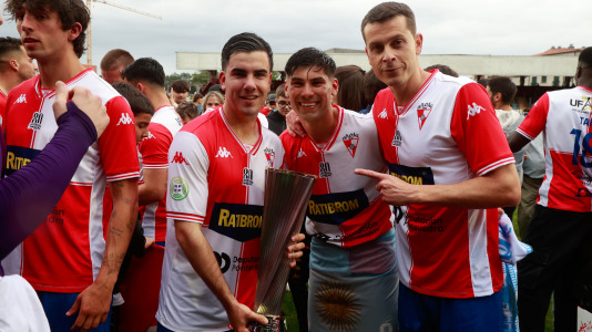 El Arosa SC celebra su ascenso a segunda RFEF