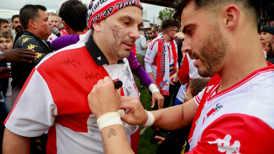 El Arosa SC celebra su ascenso a segunda RFEF
