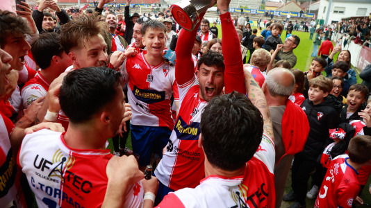 El Arosa SC celebra su ascenso a segunda RFEF