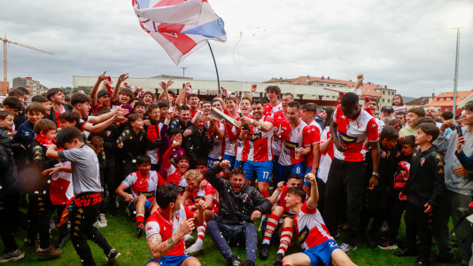 El Arosa SC celebra su ascenso a segunda RFEF