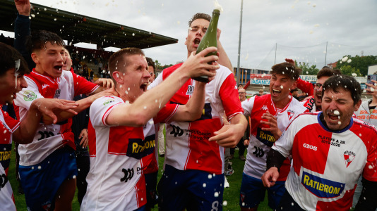El Arosa SC celebra su ascenso a segunda RFEF