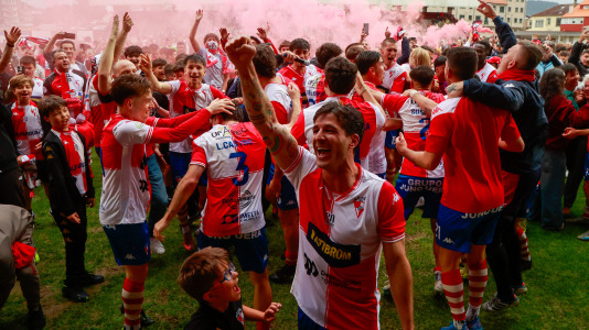 El Arosa SC celebra su ascenso a segunda RFEF
