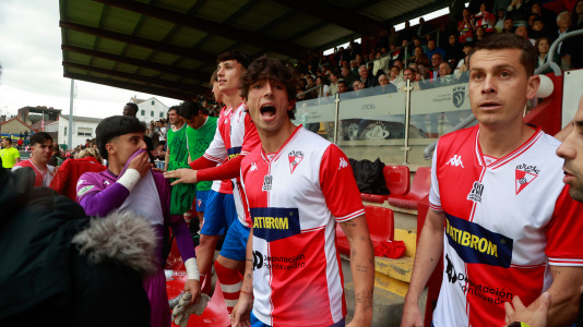 El Arosa SC celebra su ascenso a segunda RFEF