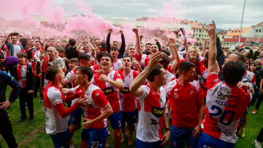 El Arosa SC celebra su ascenso a segunda RFEF