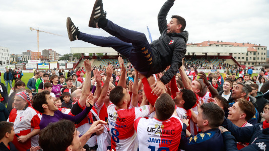 El Arosa SC celebra su ascenso a segunda RFEF