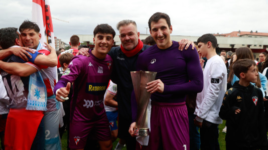 El Arosa SC celebra su ascenso a segunda RFEF