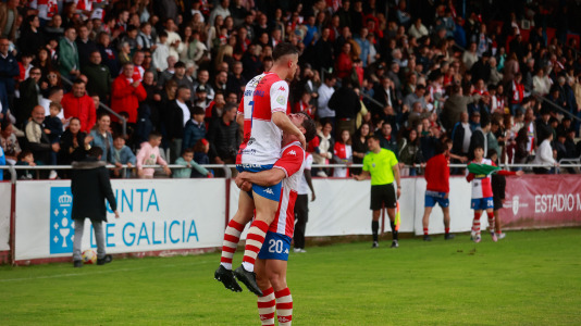 El Arosa SC celebra su ascenso a segunda RFEF