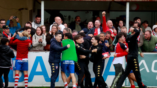 El Arosa SC celebra su ascenso a segunda RFEF