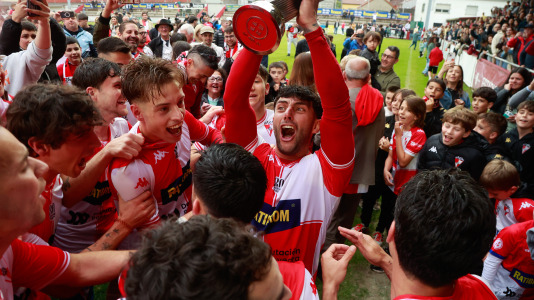 El Arosa SC celebra su ascenso a segunda RFEF
