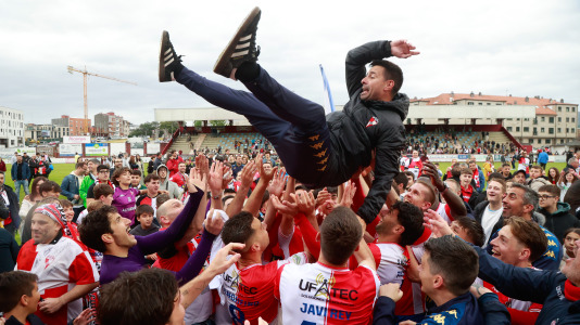 El Arosa SC celebra su ascenso a segunda RFEF