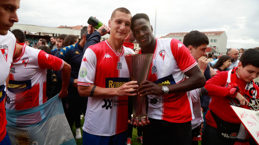 El Arosa SC celebra su ascenso a segunda RFEF