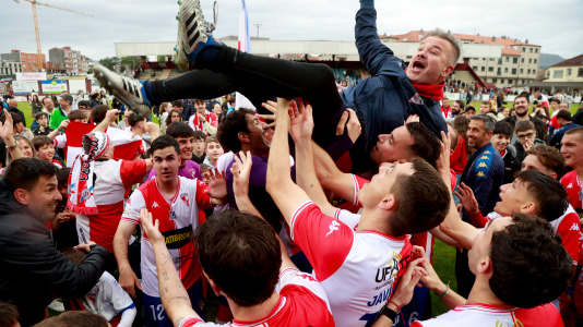 El Arosa SC celebra su ascenso a segunda RFEF