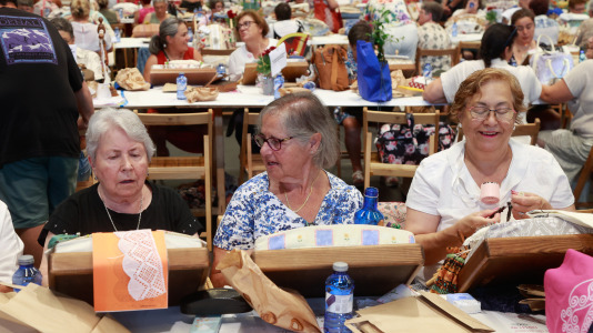 Encontro de palilleiras no pabellón de Vilanova de arousa