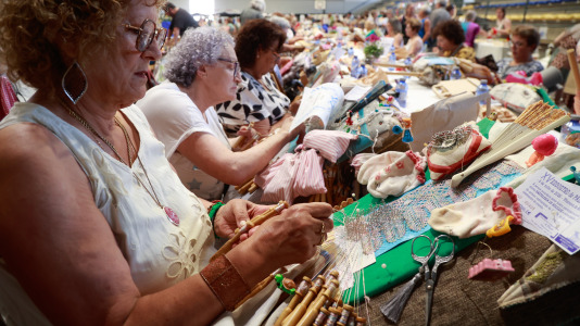 Encontro de palilleiras no pabellón de Vilanova de arousa