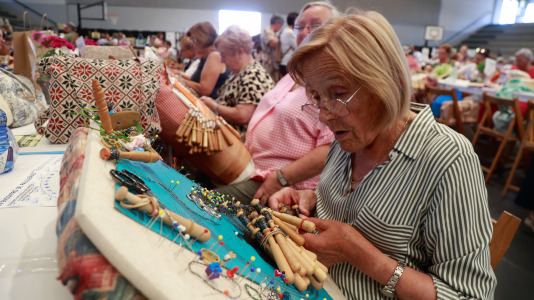 Encontro de palilleiras no pabellón de Vilanova de arousa