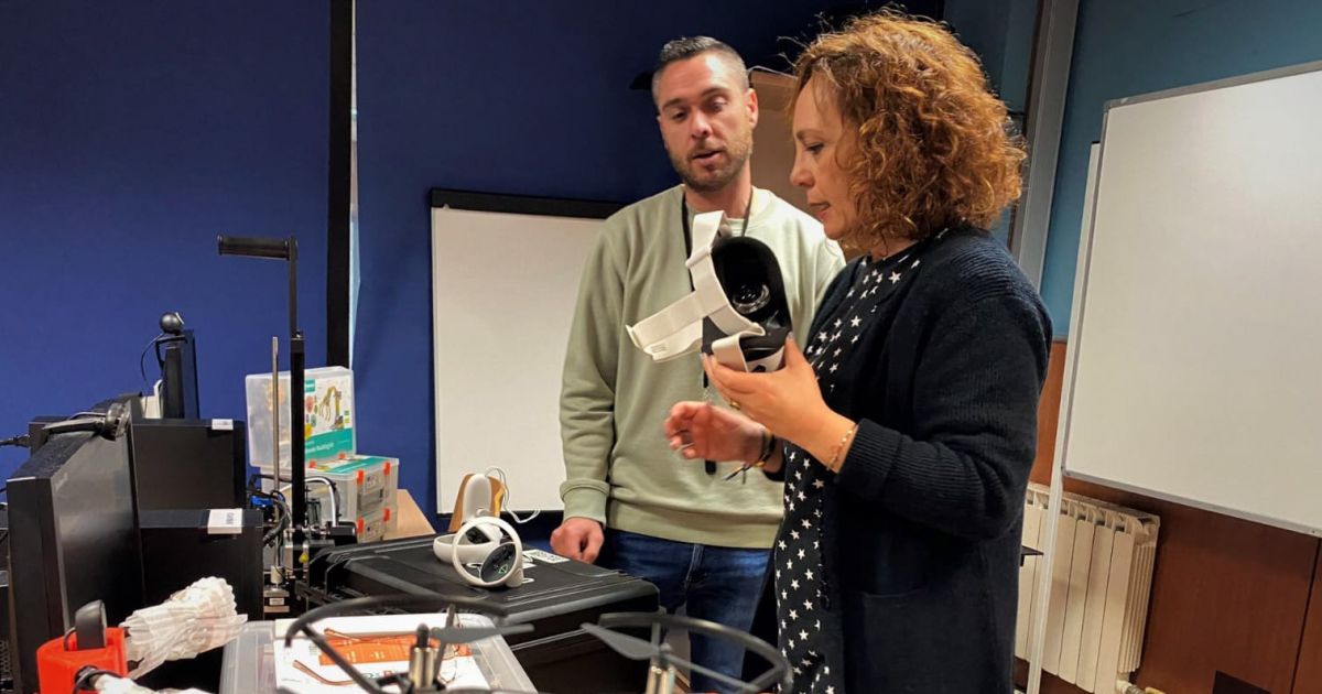 El aula Cemit de Boiro recibe nuevo equipamiento para usar en ...