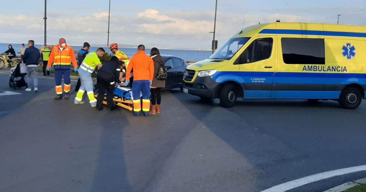 Trasladado en ambulancia al Hospital do Barbanza un ciclista herido en ...